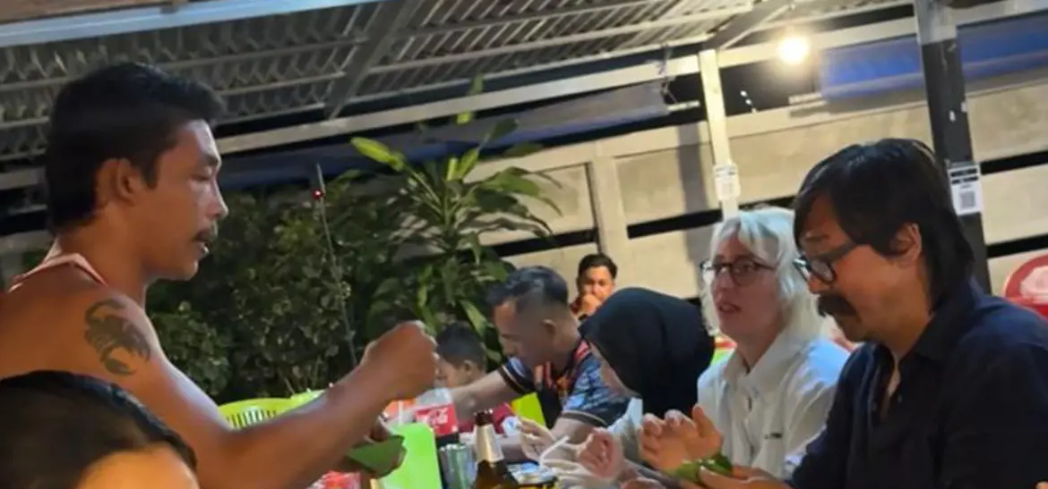 Khao Lak Muay Thai - When Students Want to Treat Their Kru – A Gentle Reminder on Fairness