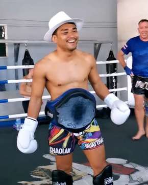 Referee declaring Mardsing winner at One Lumpinee Jan 19th 2024